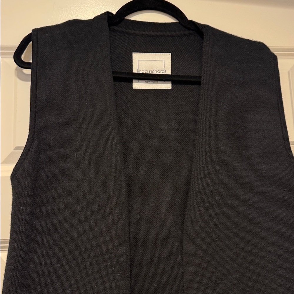 Linda Richard’s Black Sleeveless Vest with rabbit Fur Pockets - Picture 3 of 6